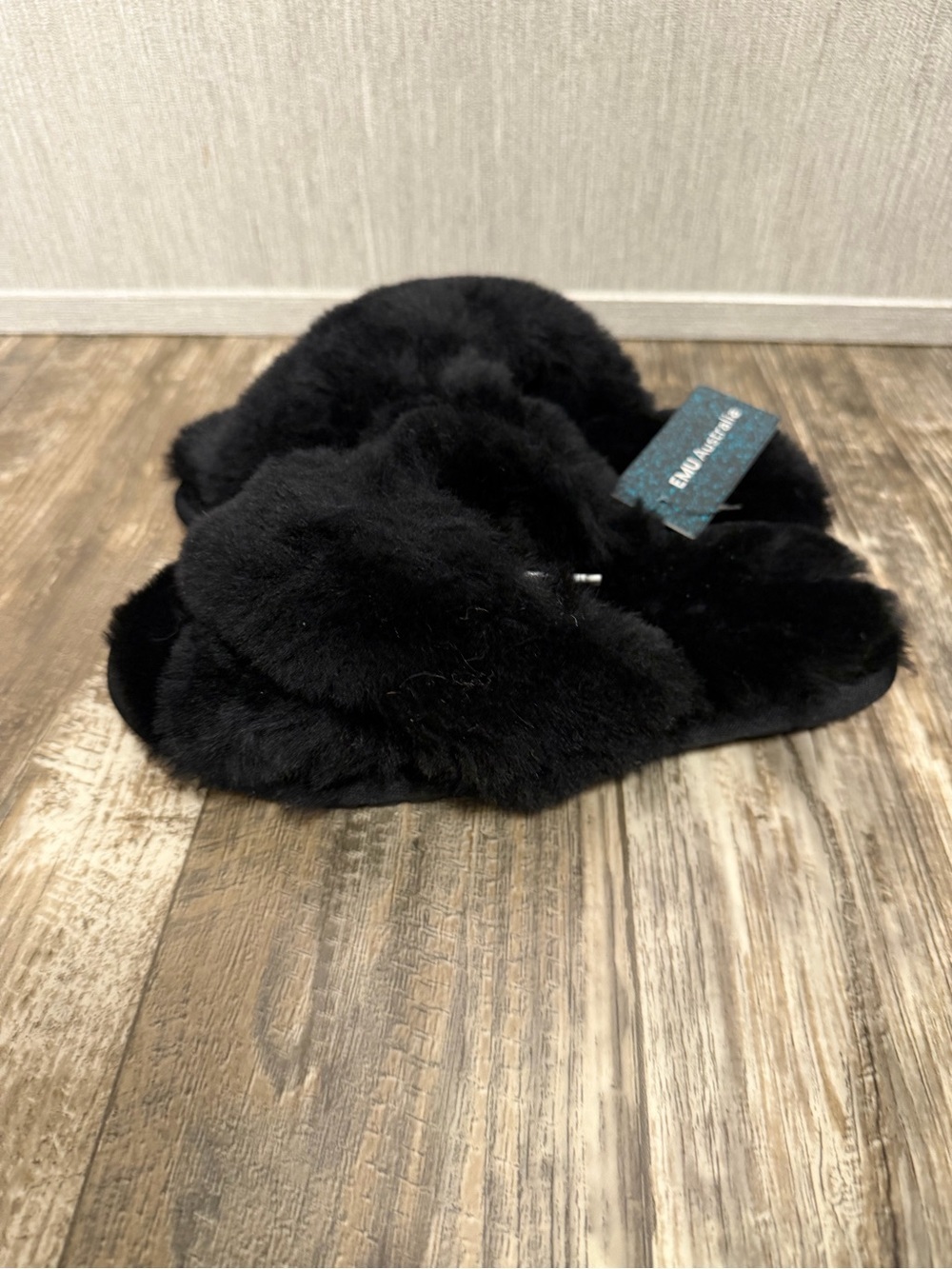 Emu Astralia Plush Black Cross-Band Women's Slippers Size 8 - Picture 3 of 12